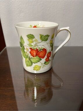 QUEEN'S Virginia Strawberry Fine Bone China Mug | Cottagecore English Tea Cup